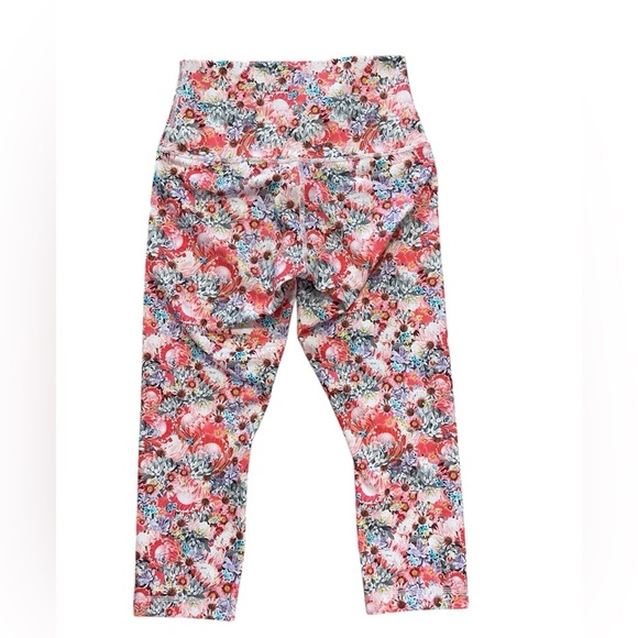Lululemon Flowabunga Luxtreme Floral HR Roll Down Wunder Under Crop 22” - Size 8 - Picture 2 of 4